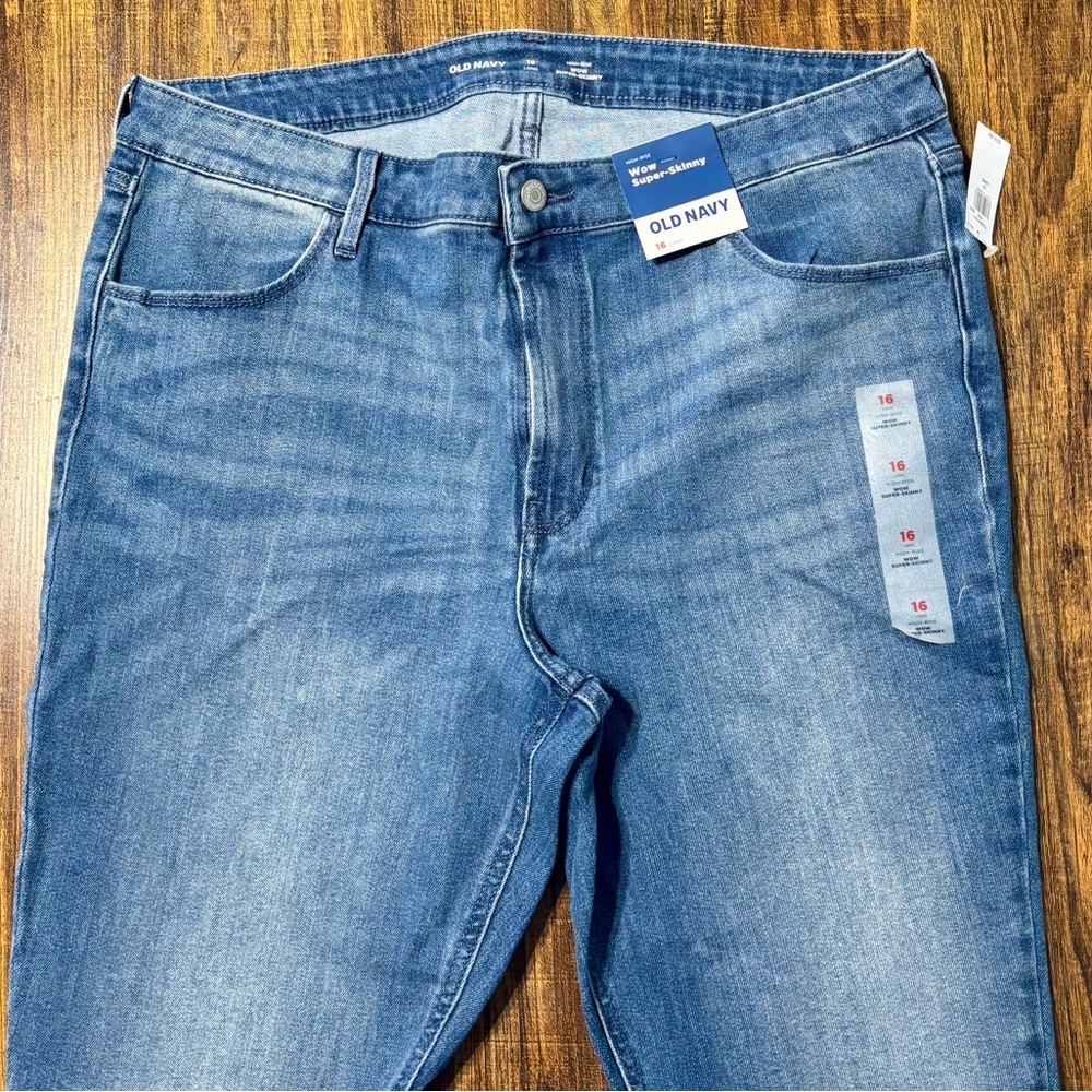 Old Navy NWT Super Skinny High Rise jeans.